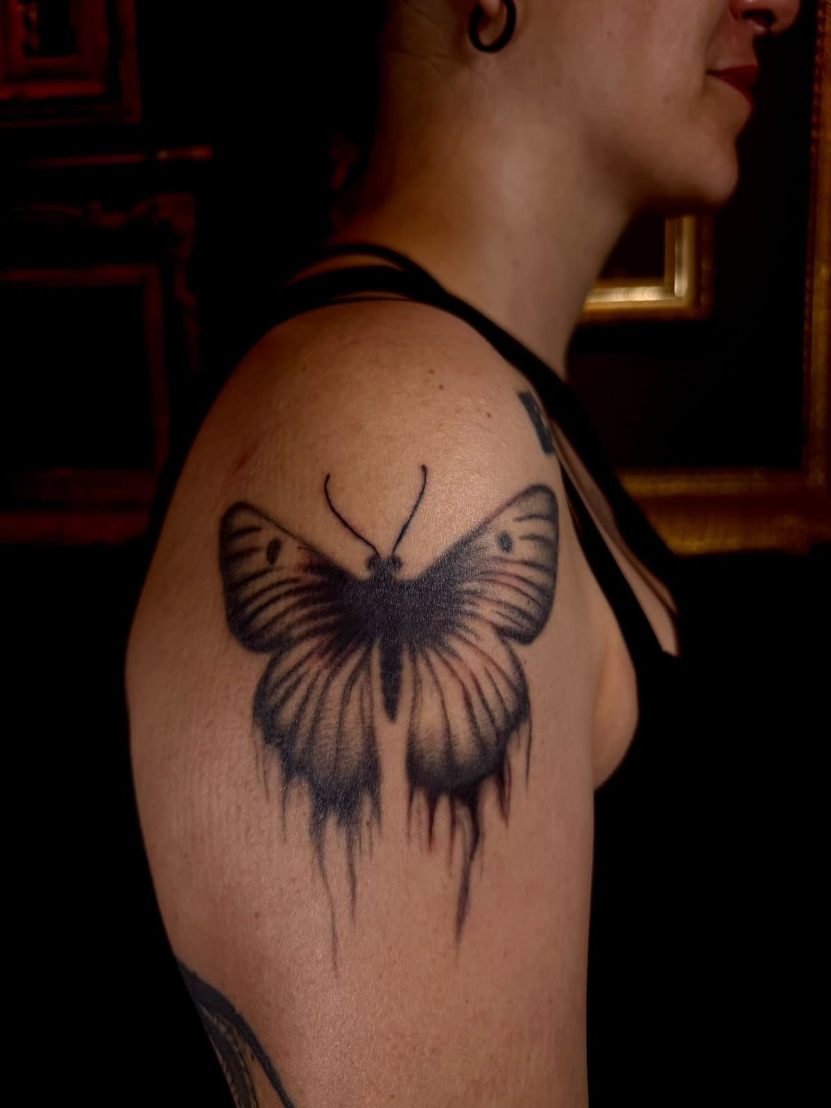Tatouage black and grey à Bienne – réalisme en nuances de noir et gris