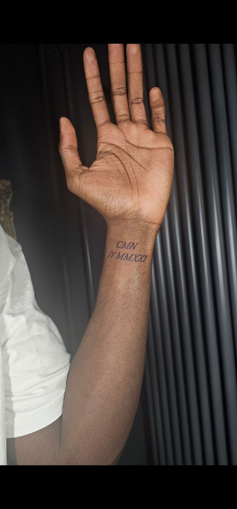 Tatouage lettering à Bienne – textes, citations et prénoms personnalisés